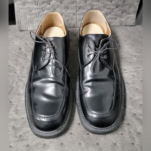 Stylish black dress shoes. Lace-up style with a square toe. Size 10.5